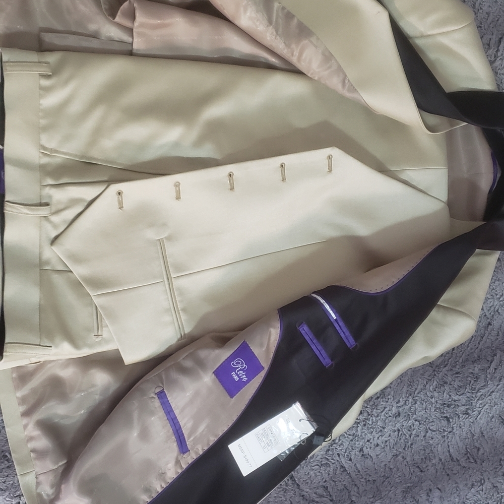 Suit - Picture 4 of 5